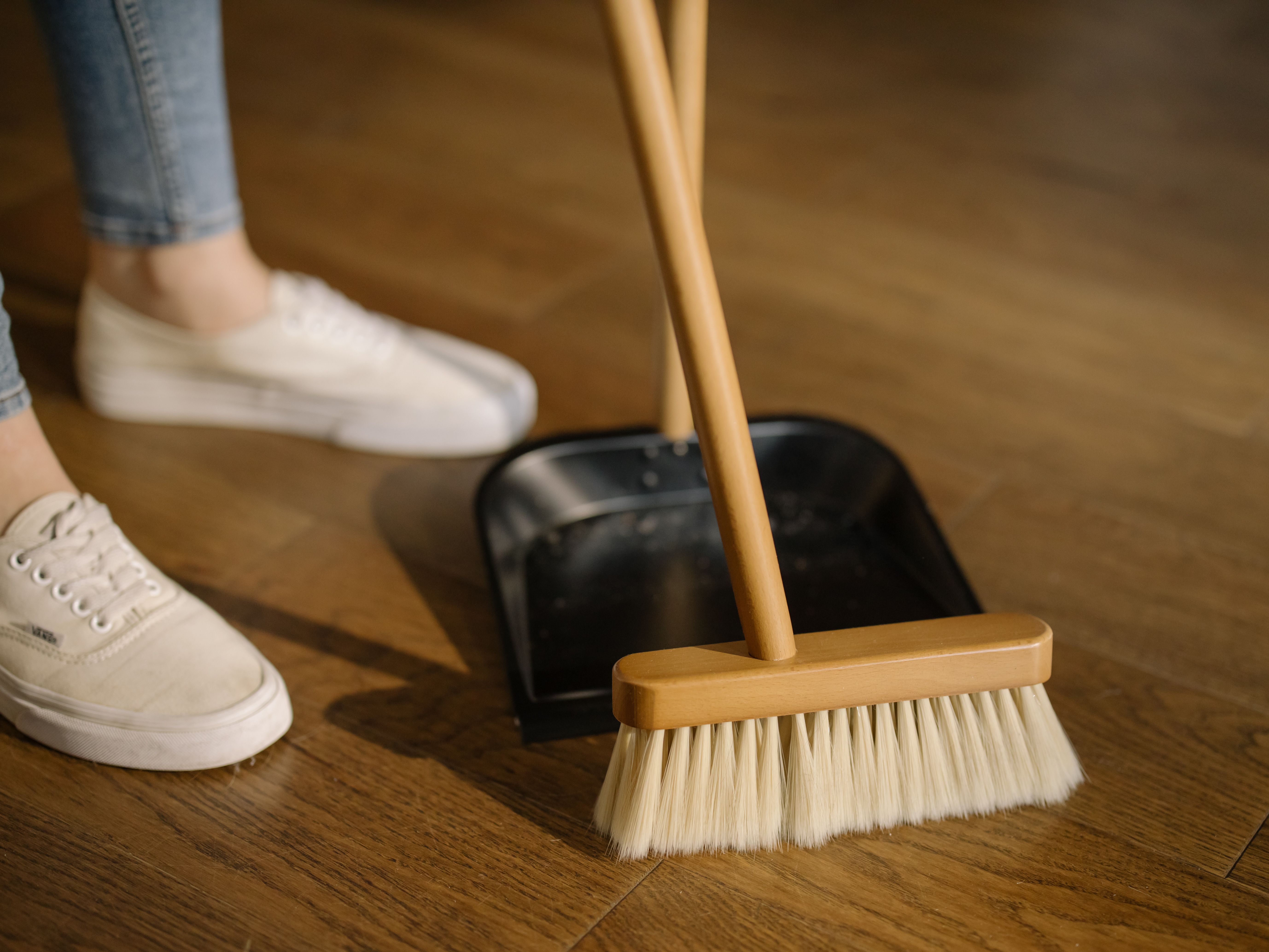 Window Cleaning Marketing: How to Fill Your Schedule With Recurring Accounts